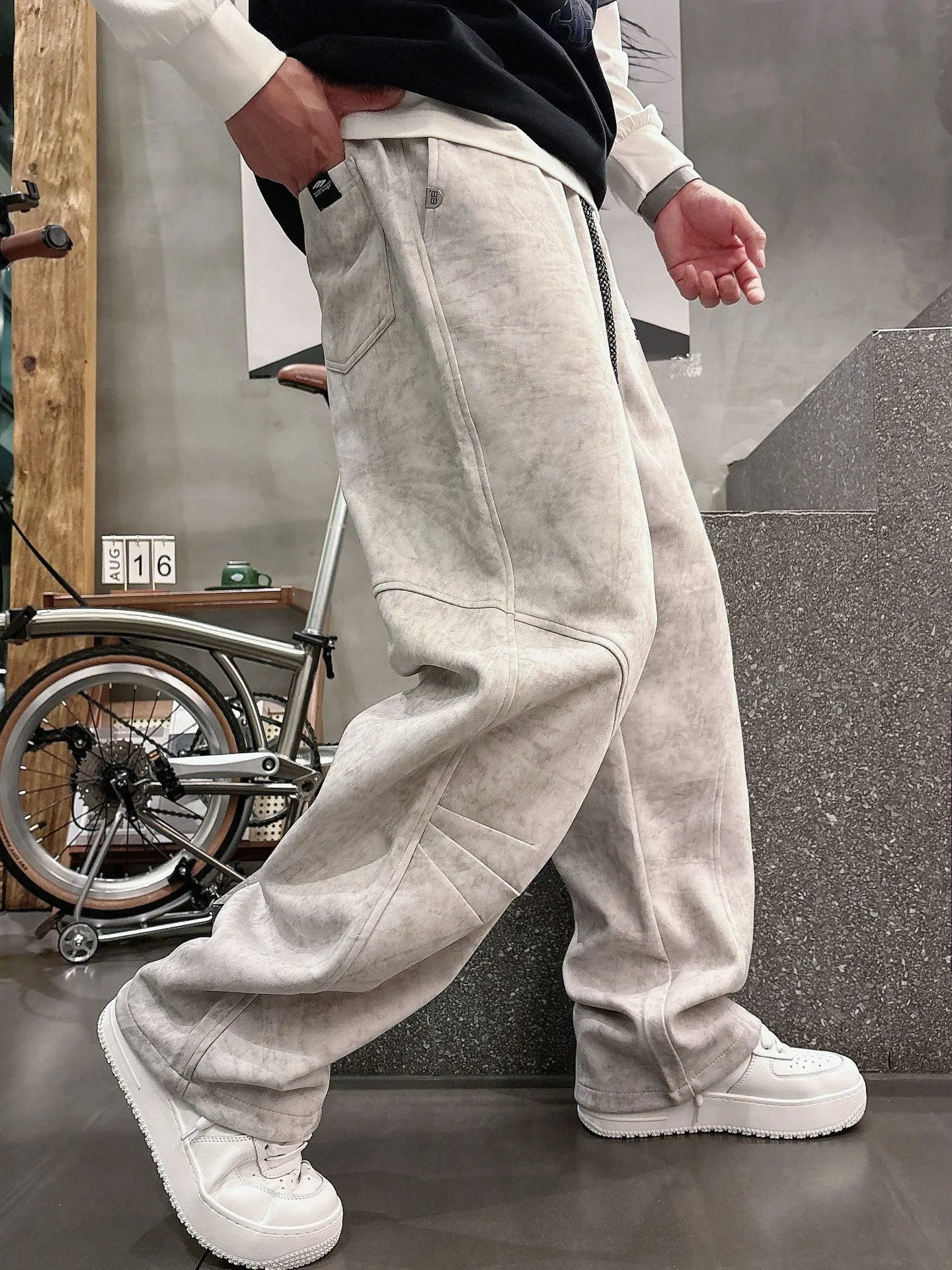Balenciaga 🆕2026 Autumn and Winter New Arrival Casual Pants! The official website will be released simultaneously. Brand Classic LOGO casual pants, customized fabrics, excellent comfort and strong touch. Highly recognisable, perfect appearance and craftsmanship. Size:M-3XL